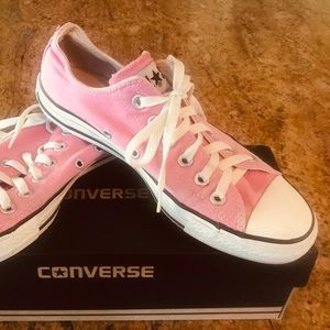 Converse tennis shoes